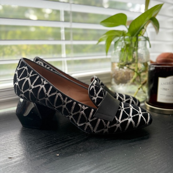 Emporio Armani Geometric Black and White Loafers - Picture 7 of 8
